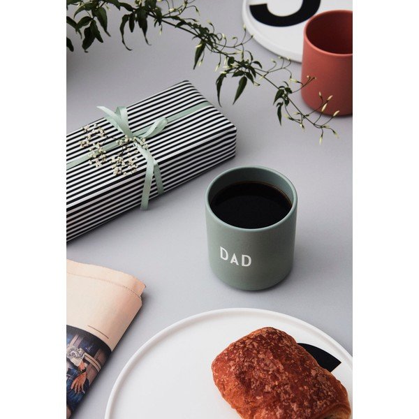 Zelena porculanska šalica 300 ml Dad – Design Letters-image-4