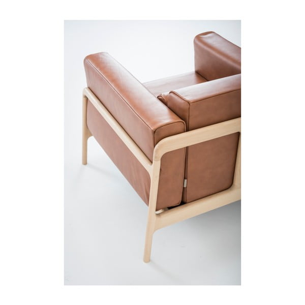 Konjak smeđa fotelja od bivolje kože s konstrukcijom od punog hrasta Gazzda Fawn-image-4