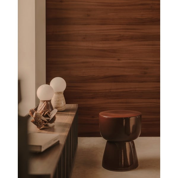 Tamno smeđa stolna lampa od masivnog kaučuka (visina 26 cm) Okeni – Kave Home-image-3