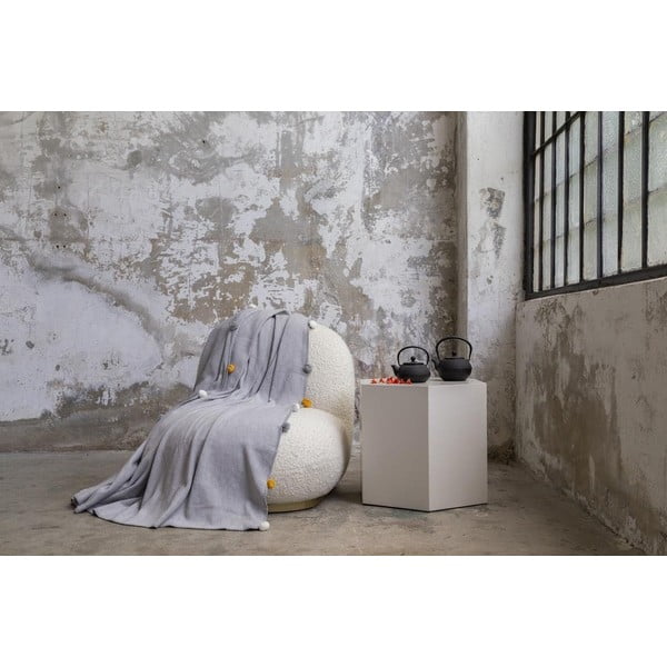 Sivi prekrivač od flisa 150x200 cm Pom Pom – Mijolnir-image-2