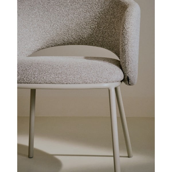 Podstavljena blagovaonska stolica boje slonovače Maina – Kave Home-image-2