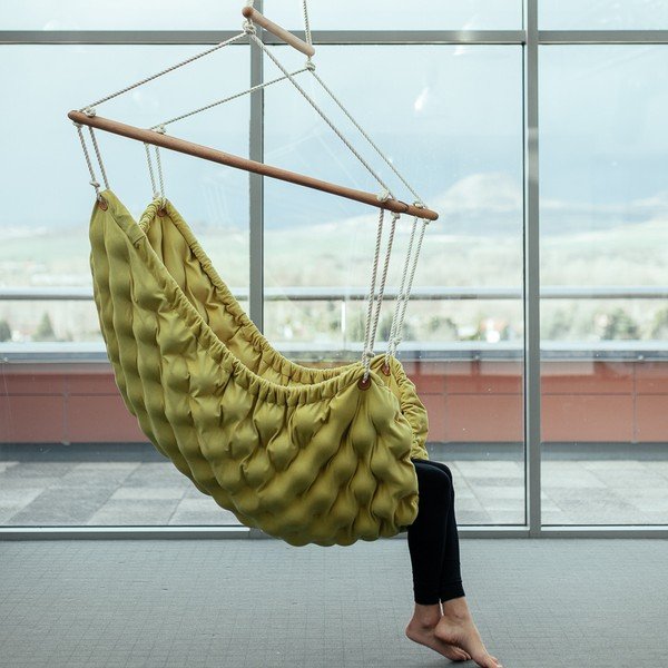 Tamno bež stolica za ljuljanje za unutarnji prostor Linda Vrňáková U Swingy-image-4