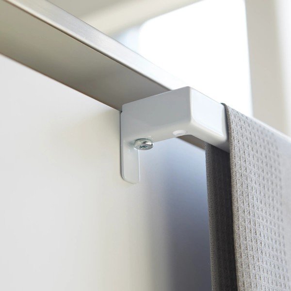 Bijeli viseći držač za kuhinjske ručnike Tower – YAMAZAKI-image-3