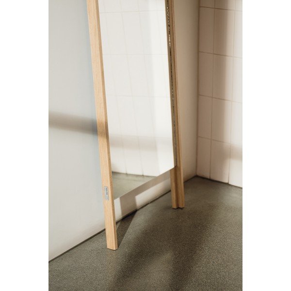 Stojeće ogledalo s okvirom od masivnog drveta 49x166 cm Lun – noo.ma-image-2