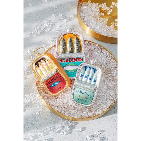 Stakleni ukas za božićno drvce 7 cm Can of Sardines – Sass & Belle-image-2