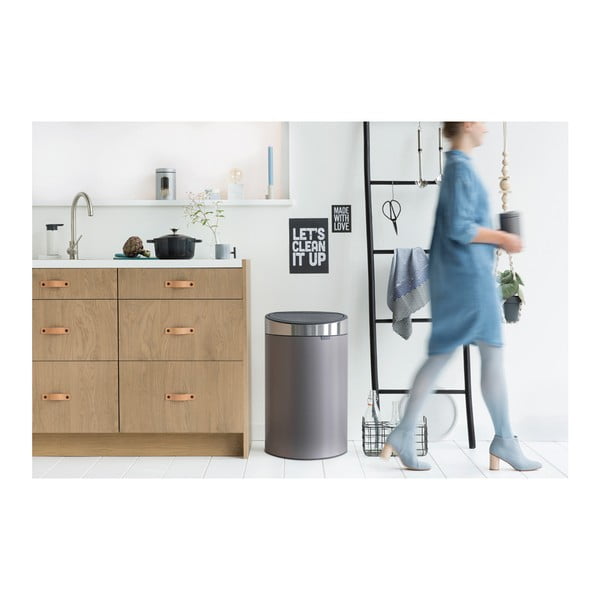 Siva željezna kanta za smeće na dodir 40 l Touch Bin – Brabantia-image-1