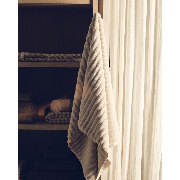 Bež pamučan ručnik od frotira 50x90 cm Navira – Kave Home-image-1