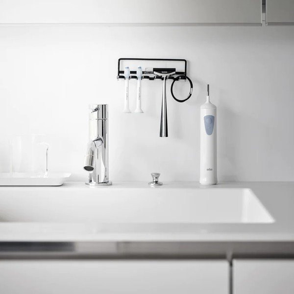 Crni metalni samoljepljiv držač za četkice za zube Film Hook – YAMAZAKI-image-1