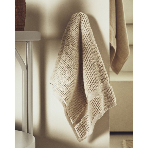 Bež pamučan ručnik od frotira 50x90 cm Olvira – Kave Home-image-3