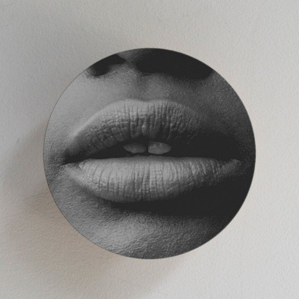 Kukica od borovog drva Really Nice Things Lips-image-2