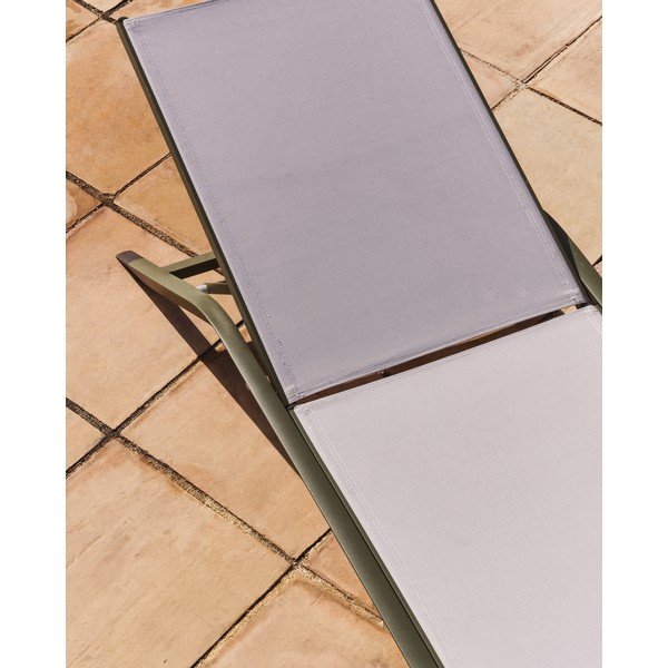 Zelena metalna podesiva vrtna ležaljka Capraia – Kave Home-image-3
