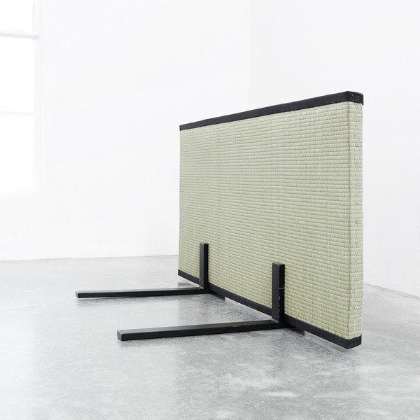 Sano krevet/sofa, crni sa crnim jastucima-image-3