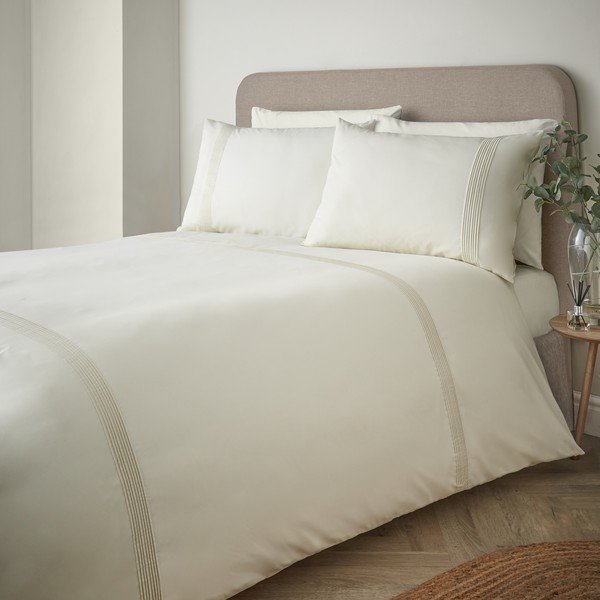 Krem posteljina za krevet za jednu osobu 135x200 cm Pintuck Easy Iron Percale – Catherine Lansfield-image-1
