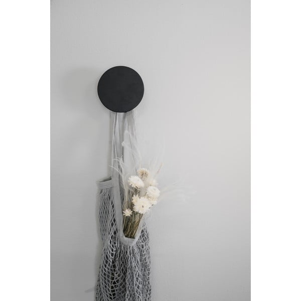 Crna zidna kuka od hrastovine Milford – Rowico-image-1