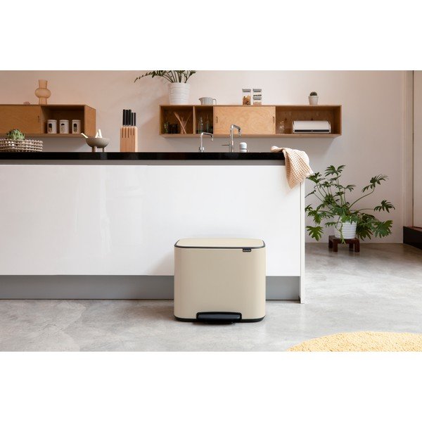 Bež željezna kanta za smeće s pedalom 36 l Bo – Brabantia-image-1