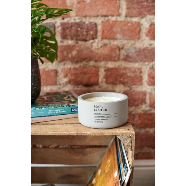 Mirisna svijeća od sojinog voska vrijeme gorenja 25 h Fraga: Royal Leather – Blomus-image-1