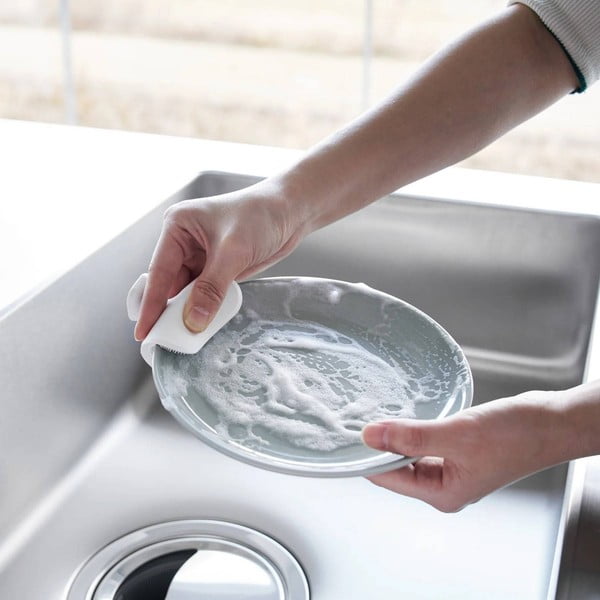 Silikonska spužvica za pranje posuđa Tower – YAMAZAKI-image-1