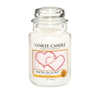 Mirisna svijeća Yankee Candle Snowed in Love, vrijeme gorenja 110 sati