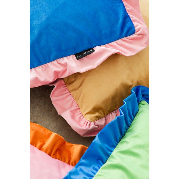 Ukrasni jastuk od samta 55x55 cm – Really Nice Things-image-2