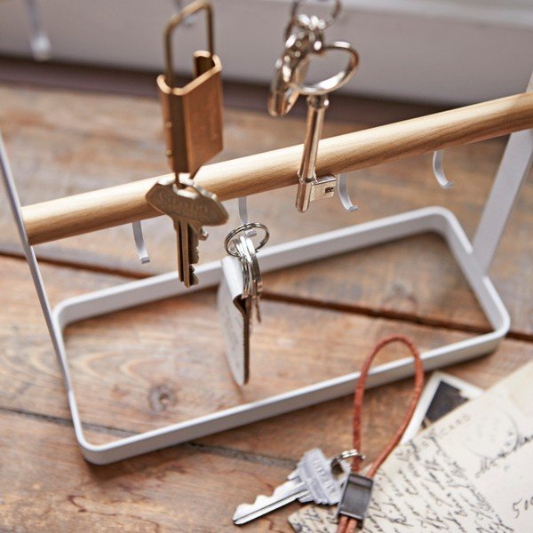 Bijela stolna vješalica za ključeve s detaljima od bukovog drveta YAMAZAKI Tosca-image-2
