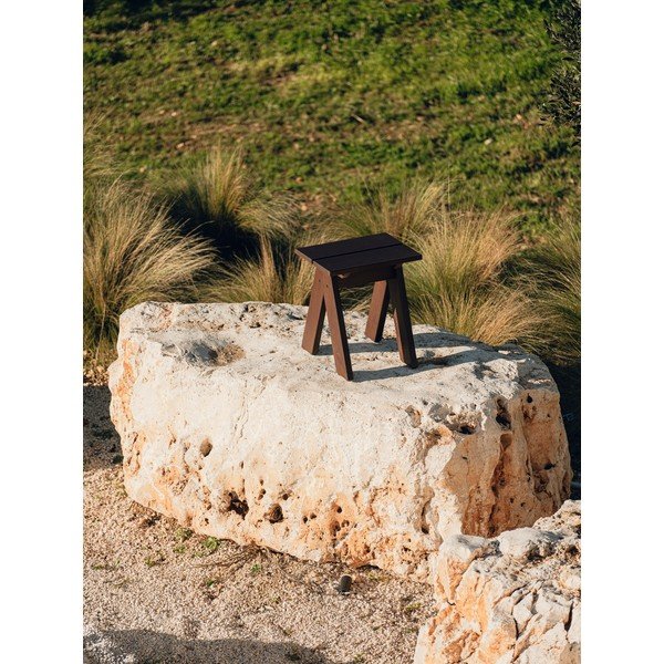 Tamno smeđa vrtna stolica od masivnog drveta Navo – noo.ma-image-2