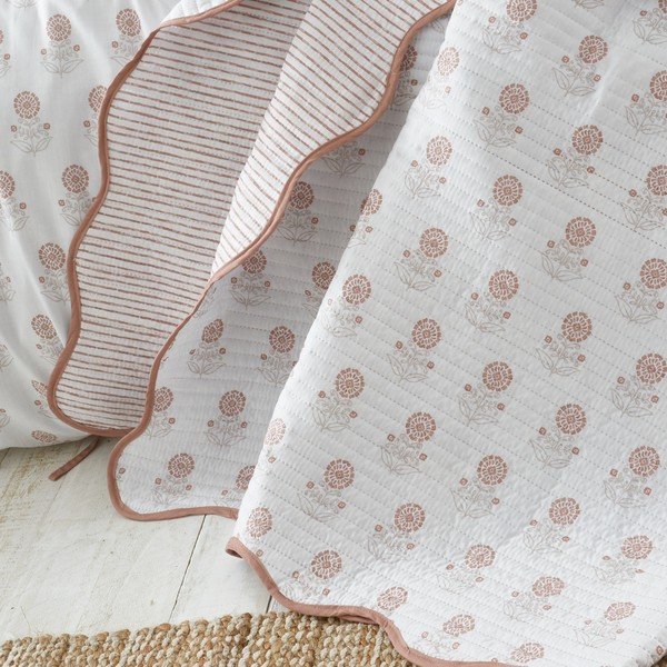 Bijeli prošiven prekrivač 220x230 cm Woodblock Floral – Pineapple Elephant-image-1