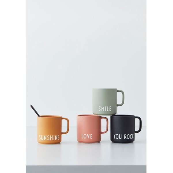 Ružičasta porculanska šalica Design Letters Love-image-3