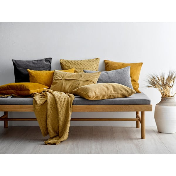 Žuti jastuk s visokim udjelom pamuka Södahl Klara, 40 x 60 cm-image-1