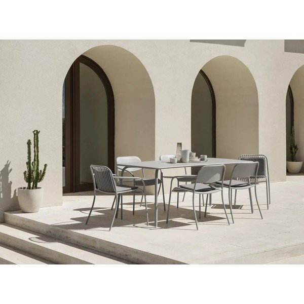 Svijetlo siva metalna vrtna stolica Yua Wire – Blomus-image-4