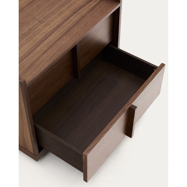 Tamno smeđi noćni ormarić u dekoru oraha Onix – Kave Home-image-3