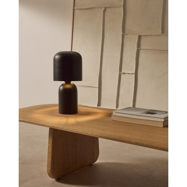 Crna stolna lampa s metalnim sjenilom (visina 28 cm) Monze – Kave Home-image-1