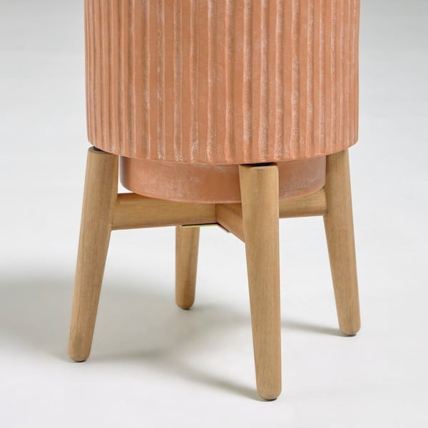 Terakota tegla na drvenom postolju Kave Home Suba, visina 32 cm-image-1