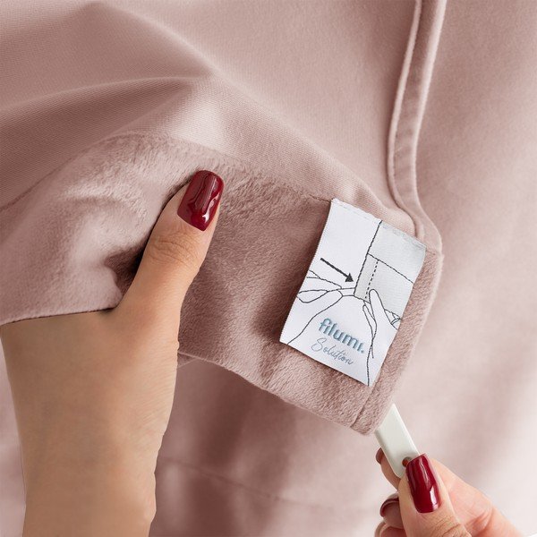 Svijetlo ružičasta zavjesa za djelomično zamračenje od samta 530x175 cm Velto – Filumi-image-3