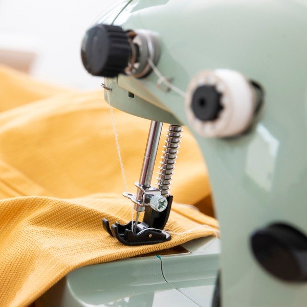 Zelena šivaća mašina InnovaGoods Sewing Machine-image-1