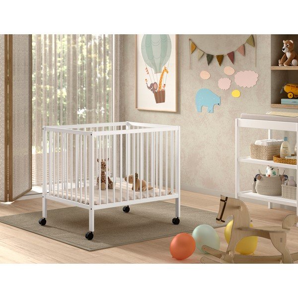 Bijeli putni krevetić od masivne bukve s podesivom visinom/na kotačićima 95x75 cm Dino – Vipack-image-1