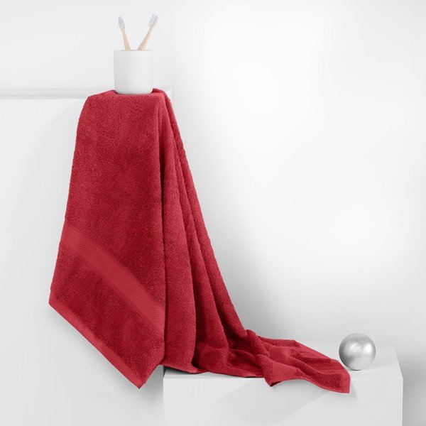 Crveni veliki ručnik DecoKing Bamby Red, 70 x 140 cm-image-1