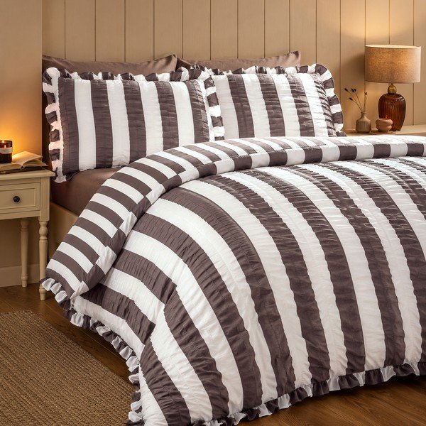 Tamno smeđa posteljina za bračni krevet 200x200 cm Seersucker Frill Stripe – Catherine Lansfield-image-1