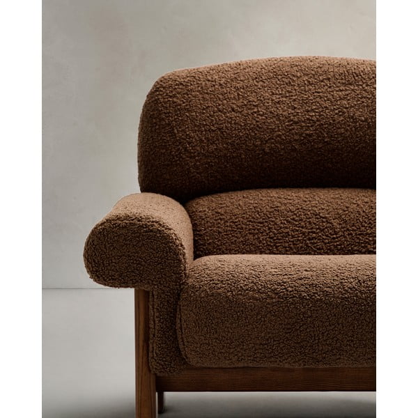 Smeđa fotelja od bouclé tkanine Nema – Kave Home-image-4