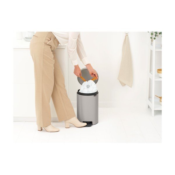 Svijetlo siva željezna kanta za smeće s pedalom 12 l NewIcon – Brabantia-image-3