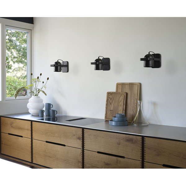 Crna metalna zidna lampa sa savitljivom konstrukcijom s utikačem Nesvik – Villa Collection-image-3