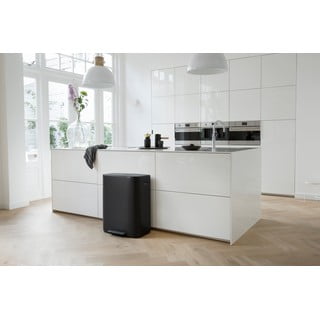 Mat crna željezna kanta za smeće za odvojeni otpad/s pedalom 60 l Bo – Brabantia