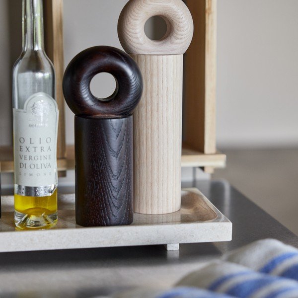 Drveni mlin za papar i sol u prirodnoj boji Hoop – OYOY Living Design-image-2