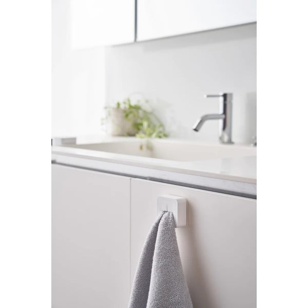 Bijeli plastičan samoljepljiv držač za kuhinjske ručnike Film Hook – YAMAZAKI-image-2