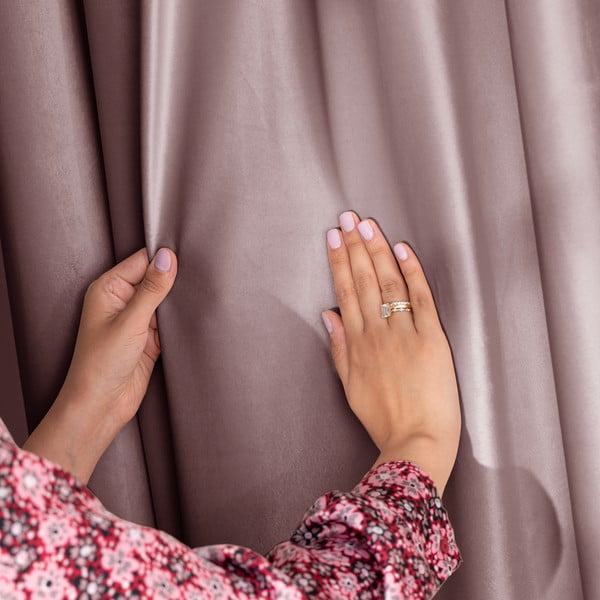 Svjetlo smeđa zavjesa za djelomično zamračenje od samta 140x245 cm Pleat – Restilo-image-4