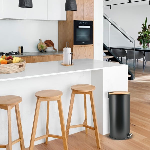 Mat crna željezna kanta za smeće s pedalom 30 l   Adonis – Spirella-image-1