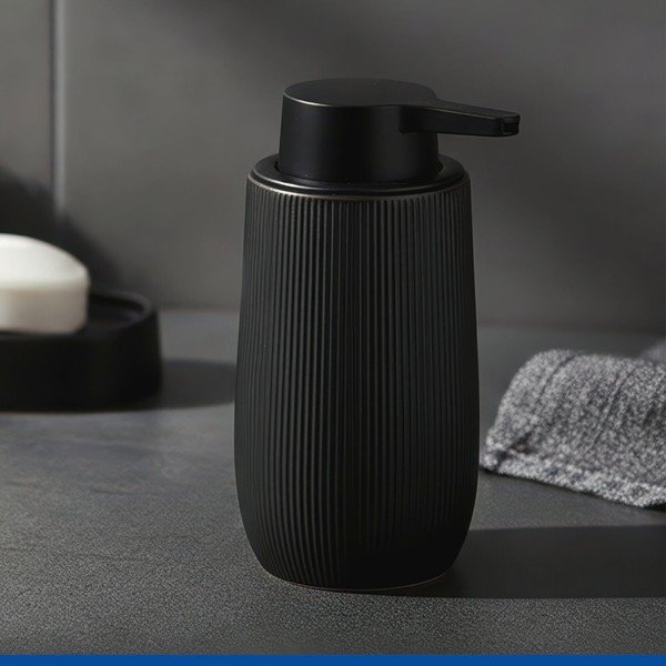 Crni plastičan dozator sapuna 400 ml Fablo – Wenko-image-1