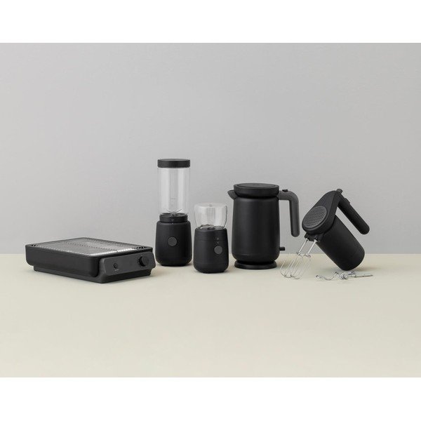 Crno plastično kuhalo za vodu 1 l Foodie – RIG-TIG-image-2