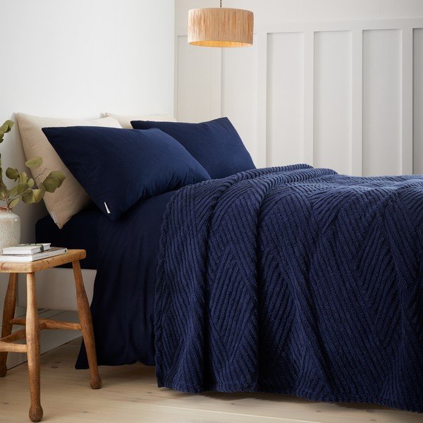 Tamno plavi prekrivač 230x220 cm Heat Buddy Super Thermal – Catherine Lansfield-image-1