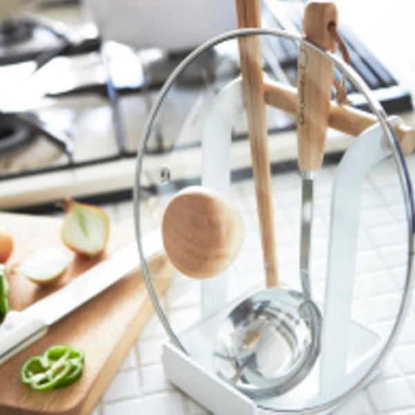 Bijeli stalak za poklopce i kutlače s detaljima od bukovine YAMAZAKI Tosca-image-1