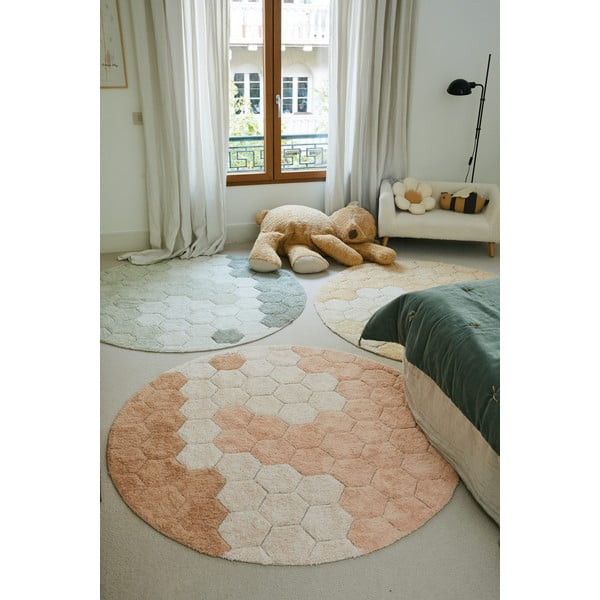 Svijetlo ružičasti periv/ručno rađen pamučan okrugao tepih ø 140 cm Honeycomb Rose – Lorena Canals-image-3